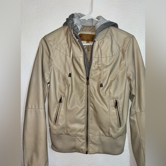 cream/beige faux leather jacket with grey hood S - Picture 2 of 6